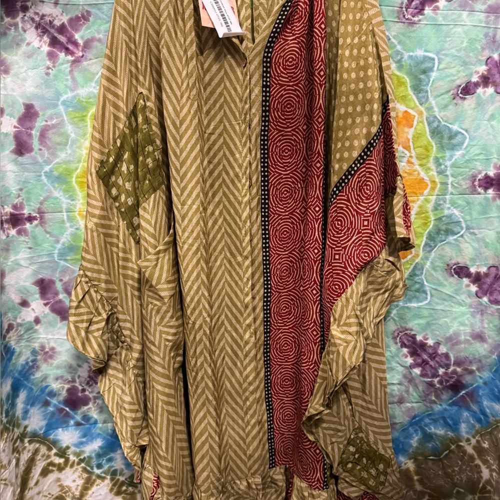 NWT Kantha Bae gold dust muu